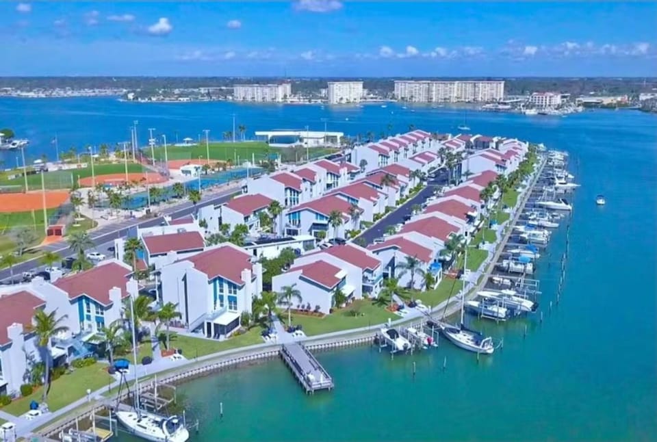 Slice of Heaven Apartment hotel in Madeira Beach
