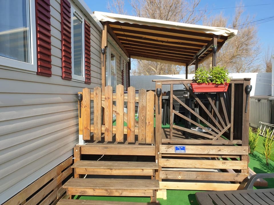 Mobil Homme 6 personnes Campground/ 
RV Resort in Agde