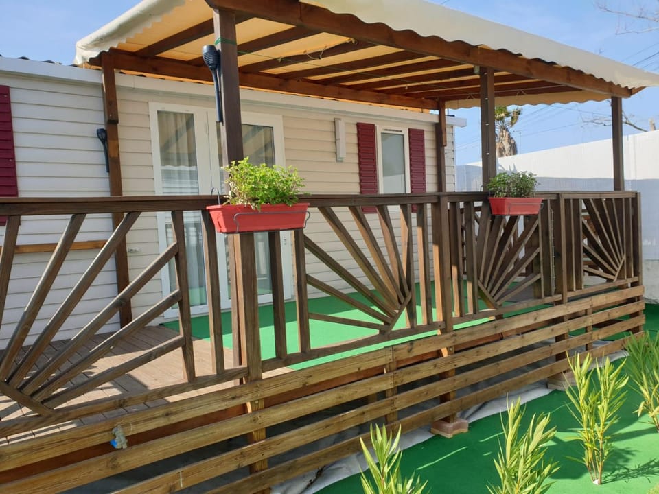 Mobil Homme 6 personnes Campground/ 
RV Resort in Agde