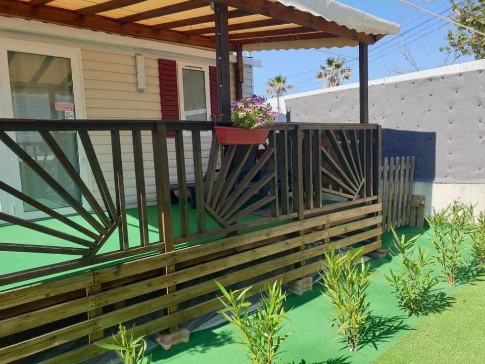 Mobil Homme 6 personnes Campground/ 
RV Resort in Agde