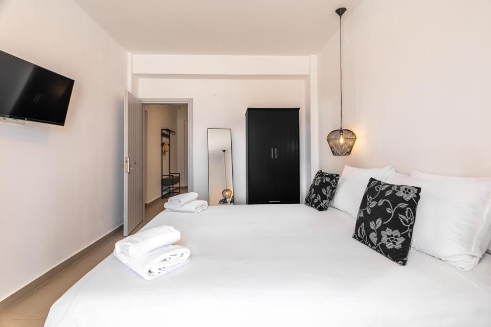 Bed, TV and multimedia, Bedroom, towels, wardrobe