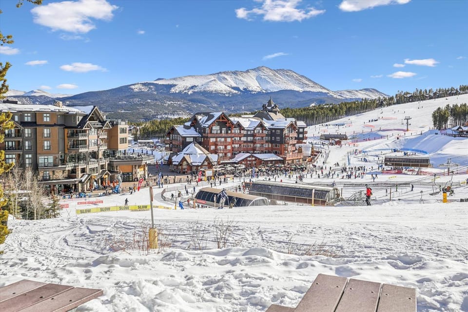 Ski Watch 329, Ski-In/Out Peak 8 Condo with Hot Tubs and Sauna Apartment in Breckenridge