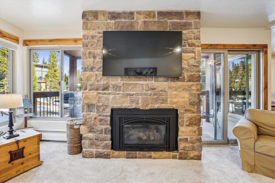 Ski Watch 329, Ski-In/Out Peak 8 Condo with Hot Tubs and Sauna Apartment in Breckenridge