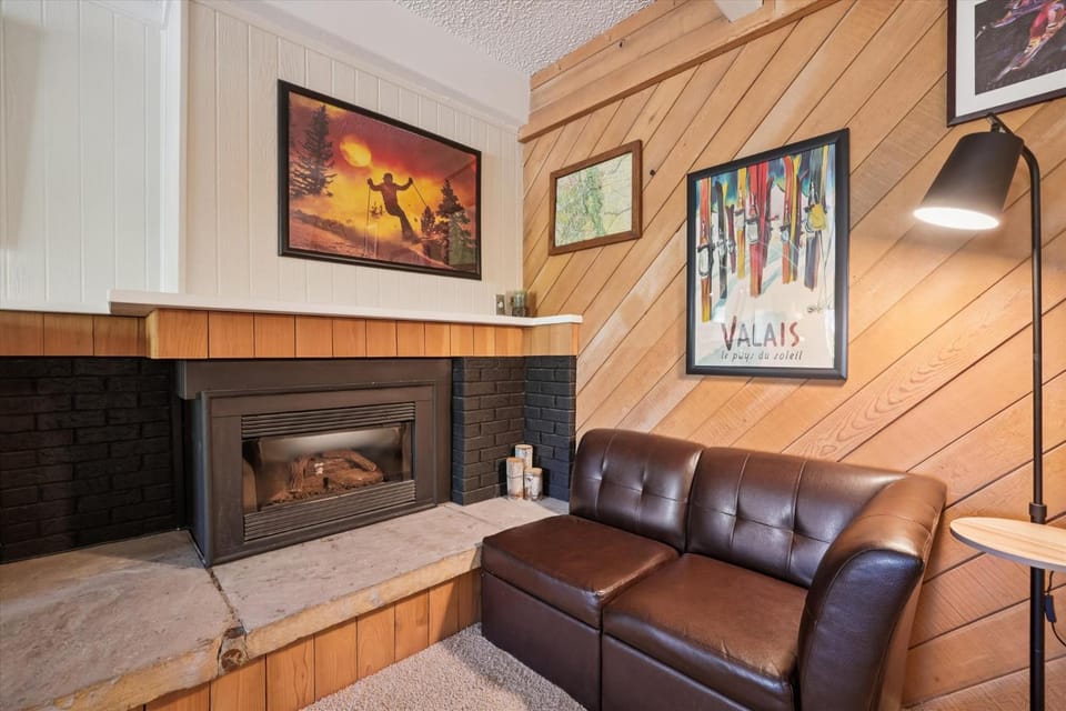 Ski & Racquet A G1, Great Location and Complex Amenities, New Listing Apartment in Breckenridge