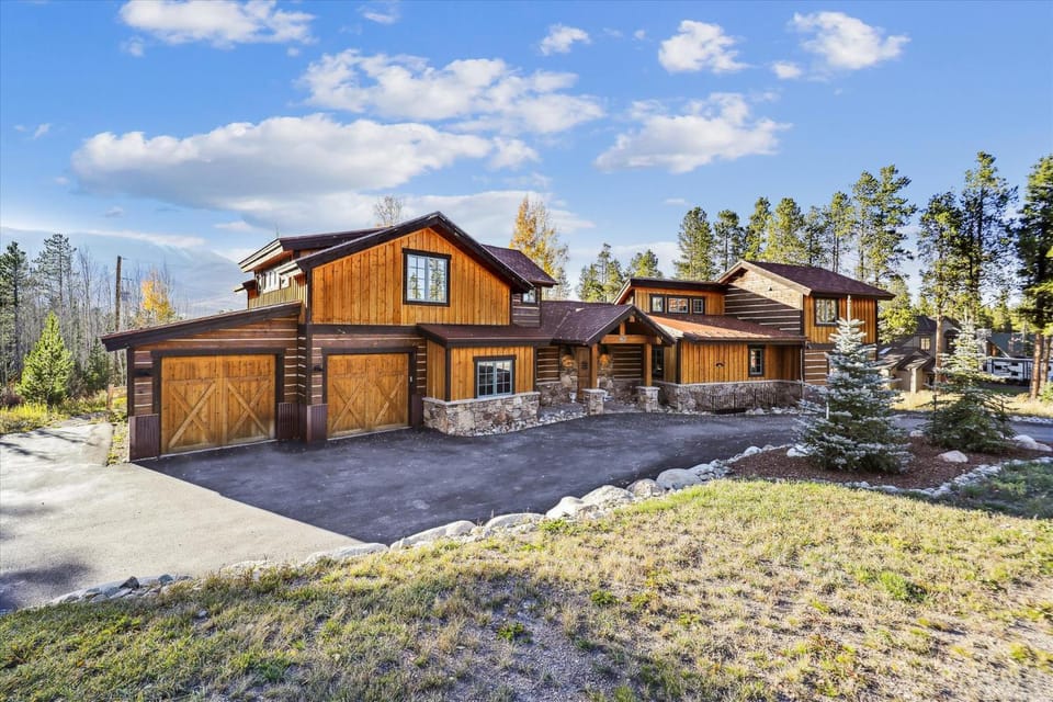 Silver Circle Lodge-5BR Breck Home with Hot Tub and Ski Views House in Breckenridge