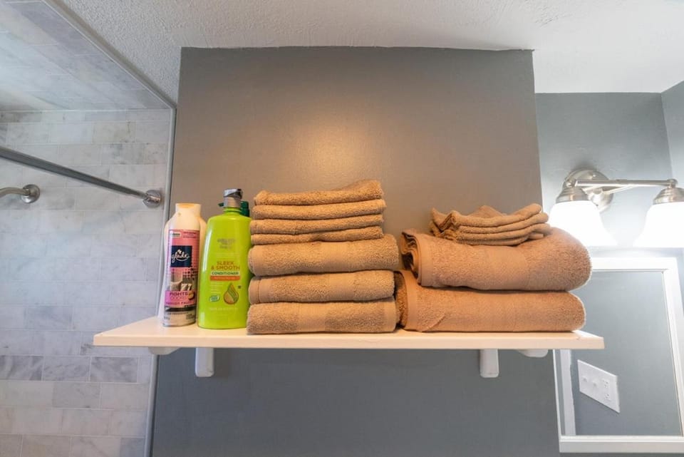 3 bedrooms near by tufts with free parking! Apartment in Somerville