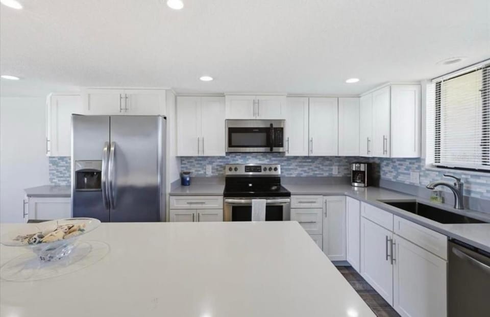 dishwasher, microwave, oven, kitchen