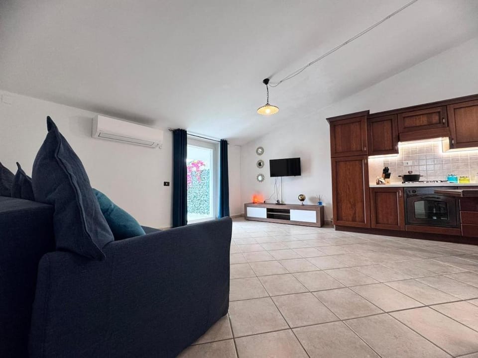 Corso Vittorio, 2 Bedrooms Panoramic Balcony Apartment in Sardinia