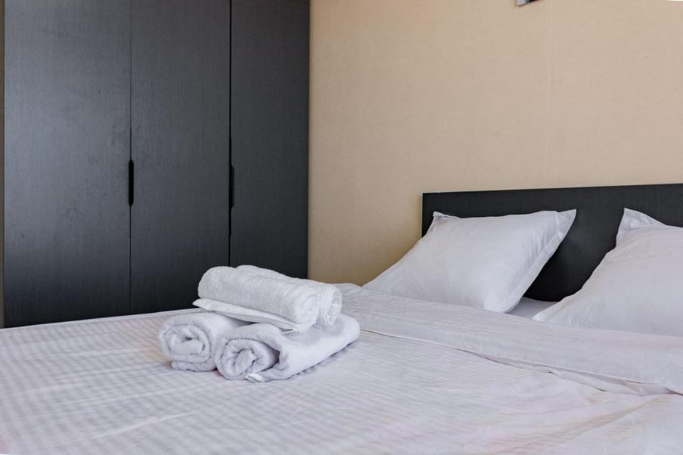 Bed, towels, wardrobe
