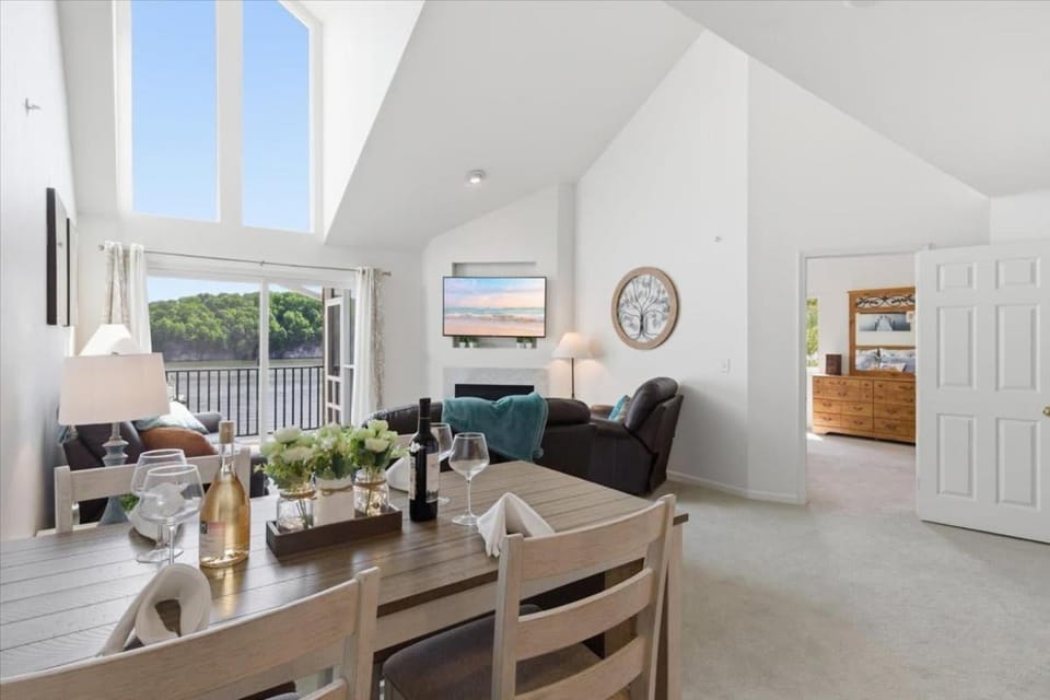 Park Place Villa - Seasonal Pool - Lake View - Gym Apartment in Osage Beach