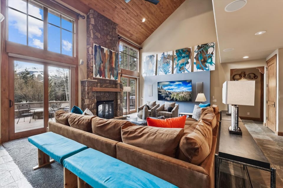 Snow Mansion, Spacious Home Close to Town, Amenities Galore House in Breckenridge