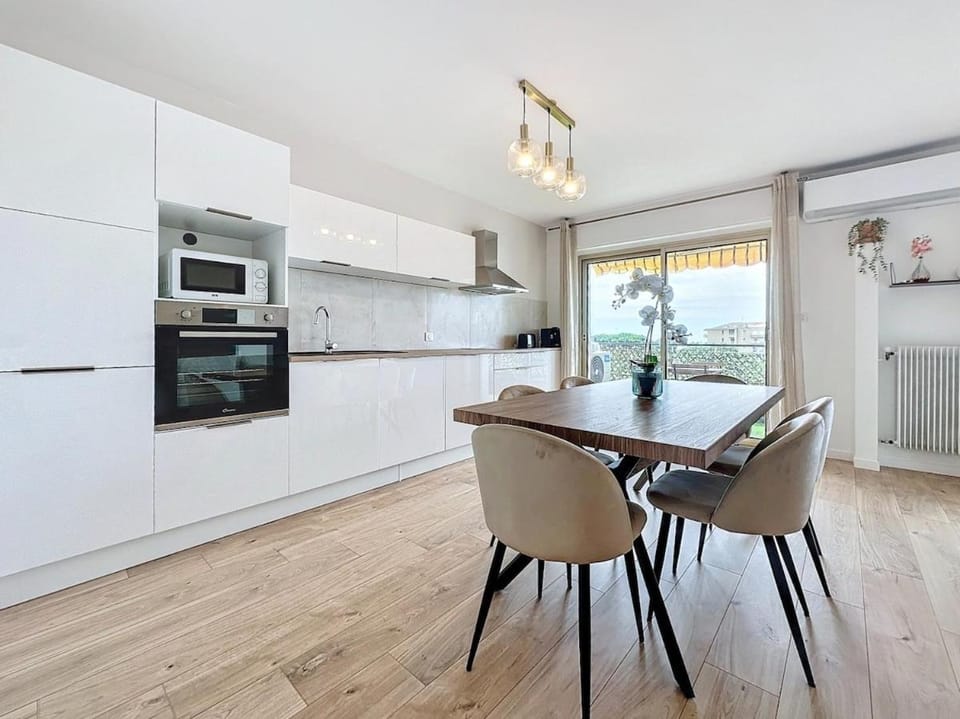 Living room, kitchen