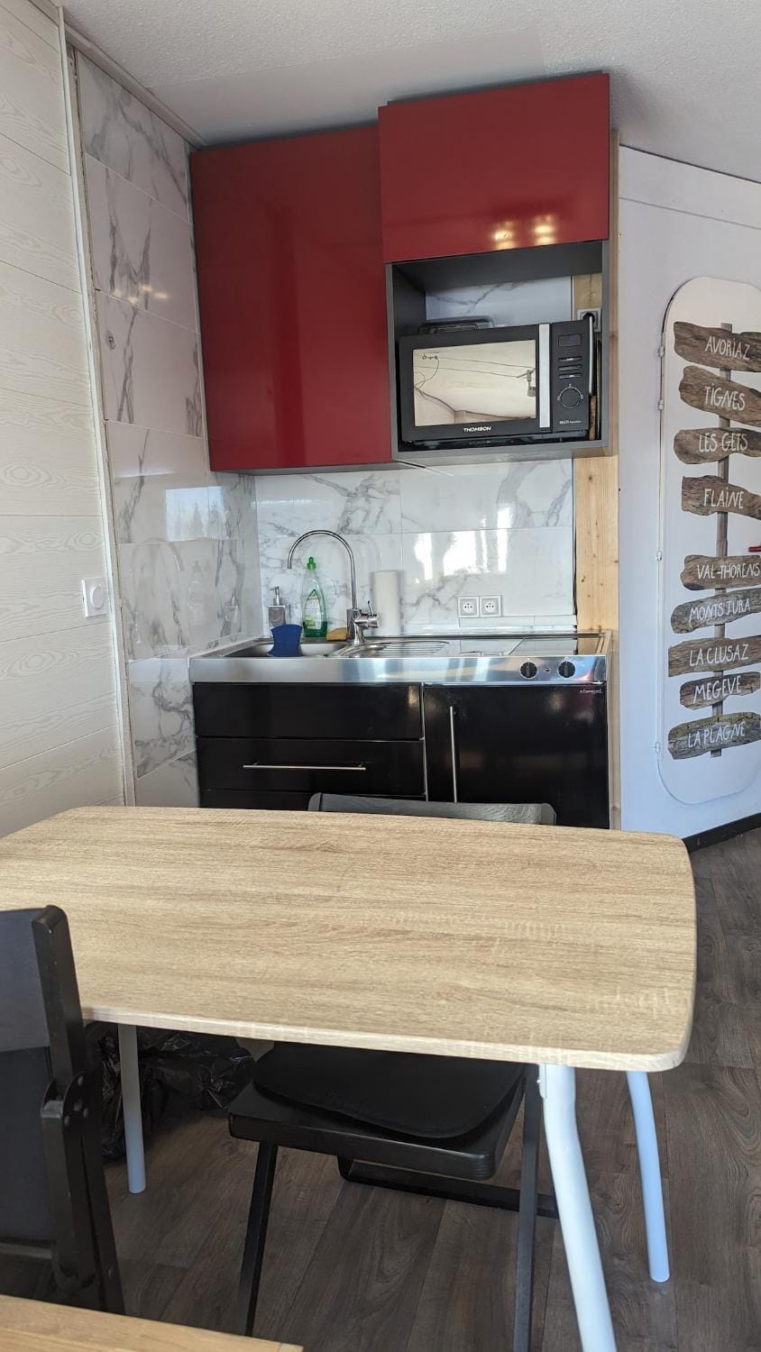 Kitchen or kitchenette