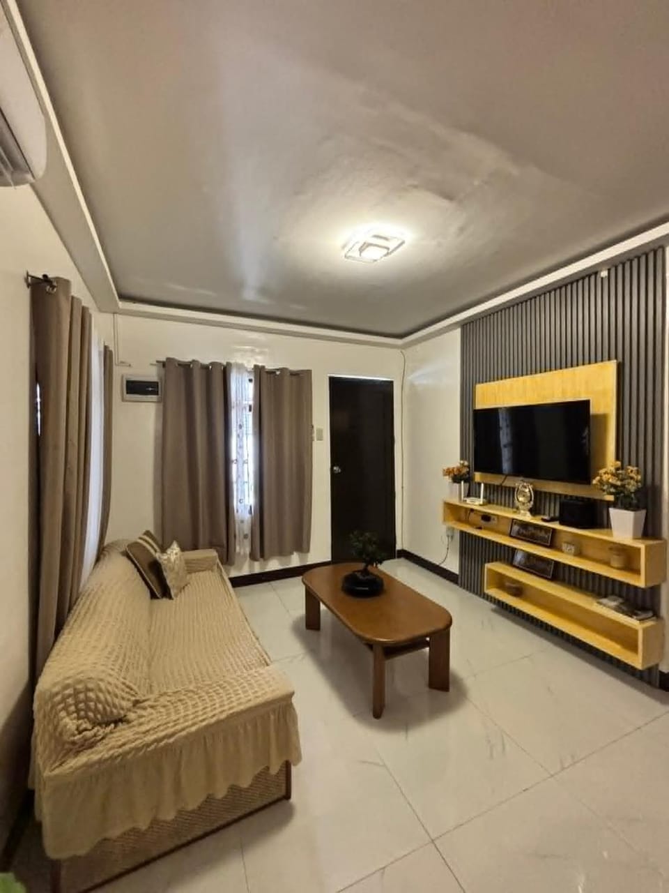 Stylish 3BR Villa near CLARK with Private Roofed Pool and Chill Spot Villa in Angeles