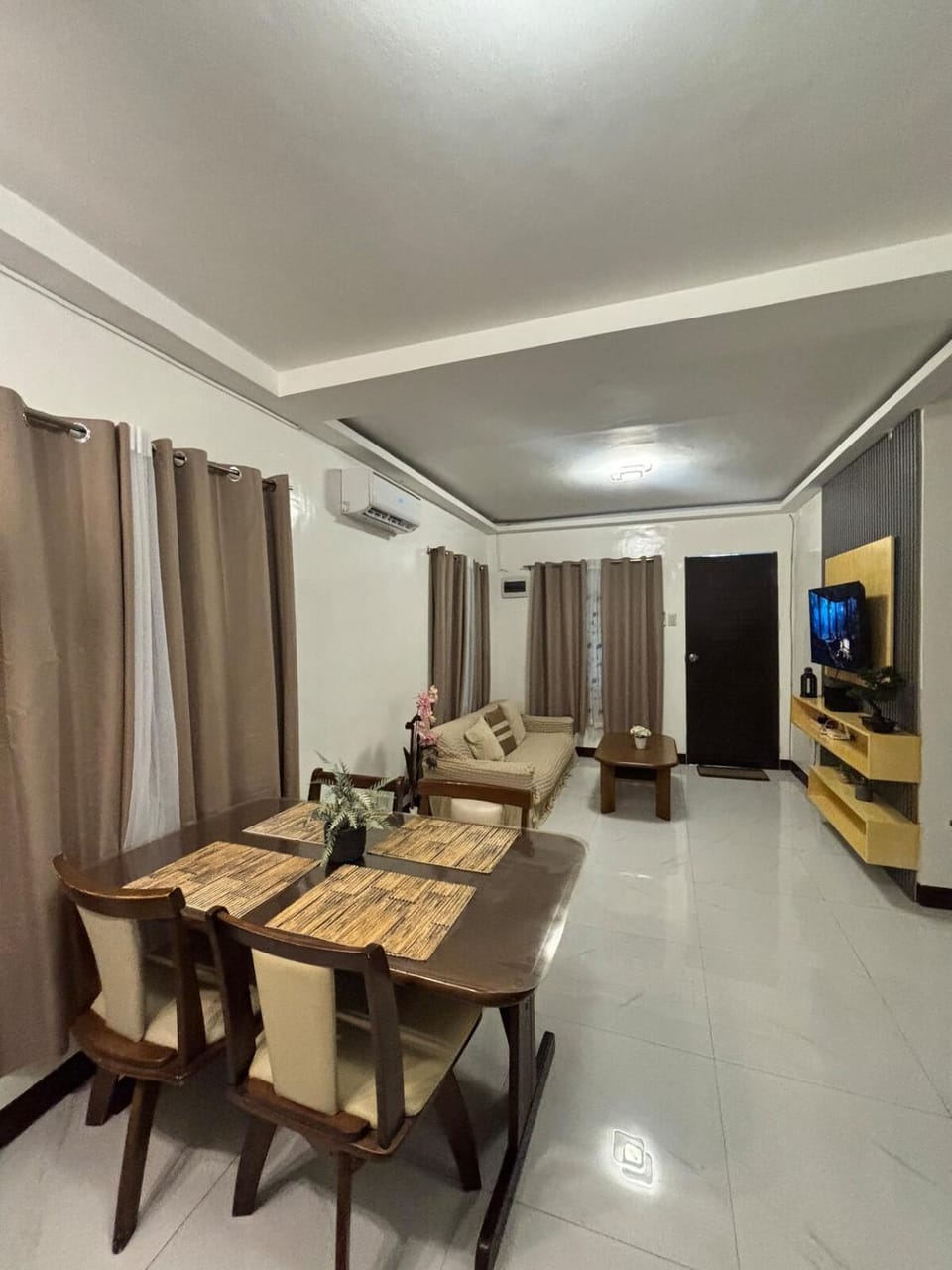 Stylish 3BR Villa near CLARK with Private Roofed Pool and Chill Spot Villa in Angeles