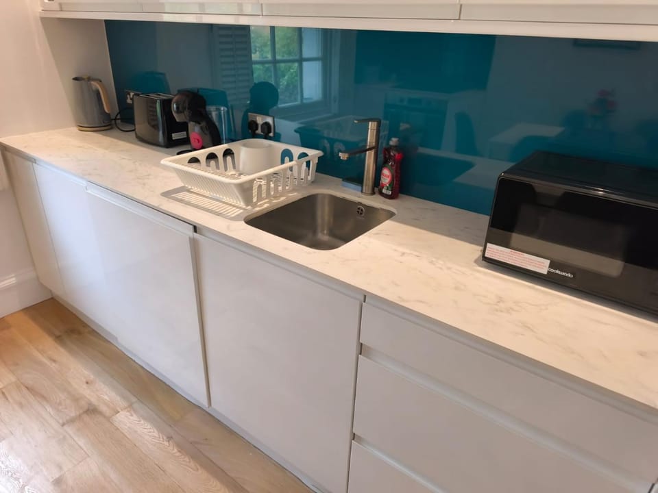 Coffee/tea facilities, microwave, toaster