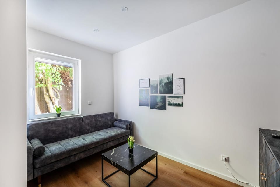 TV and multimedia, Living room, Garden view