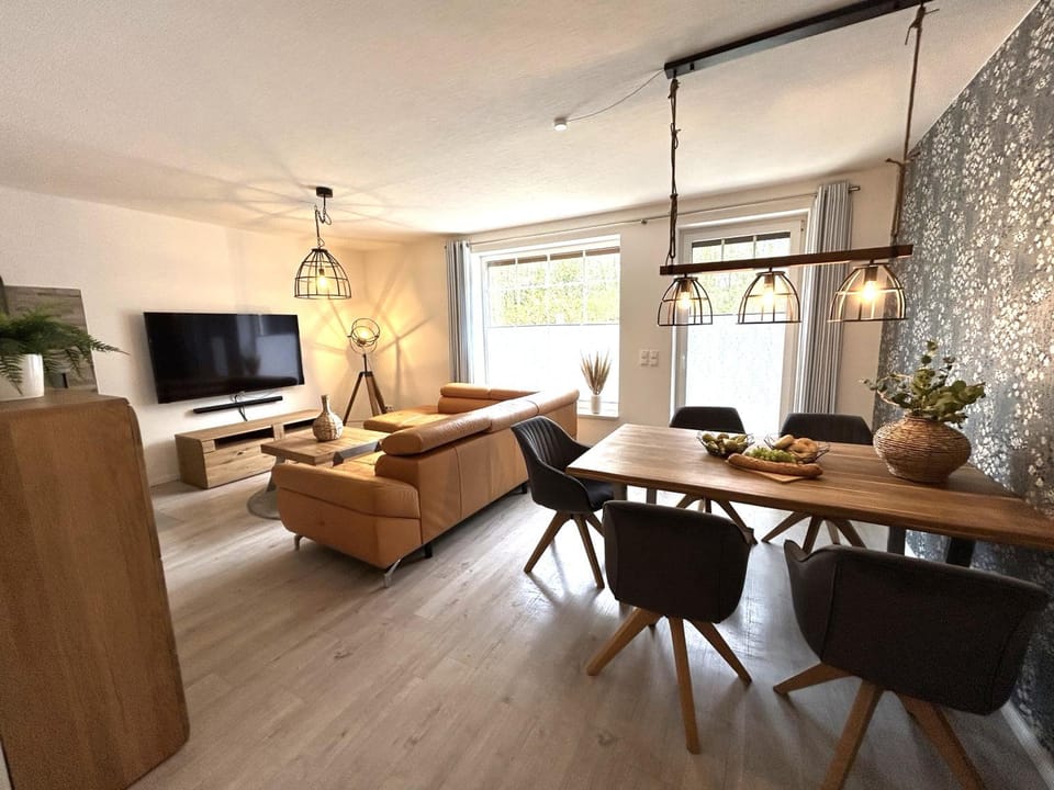 TV and multimedia, Living room, Dining area, fireplace