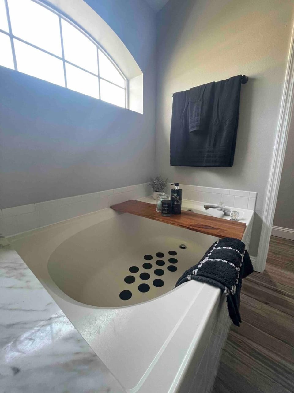 Spacious Home w heated Pool SmartTVs Pool Table House in Riverview
