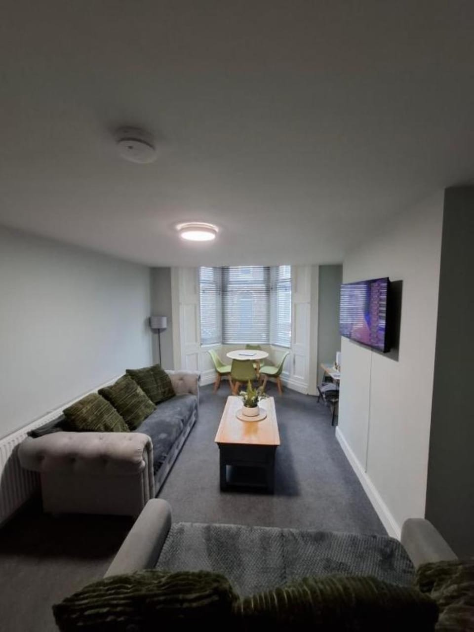 TV and multimedia, Living room, Photo of the whole room, Evening entertainment