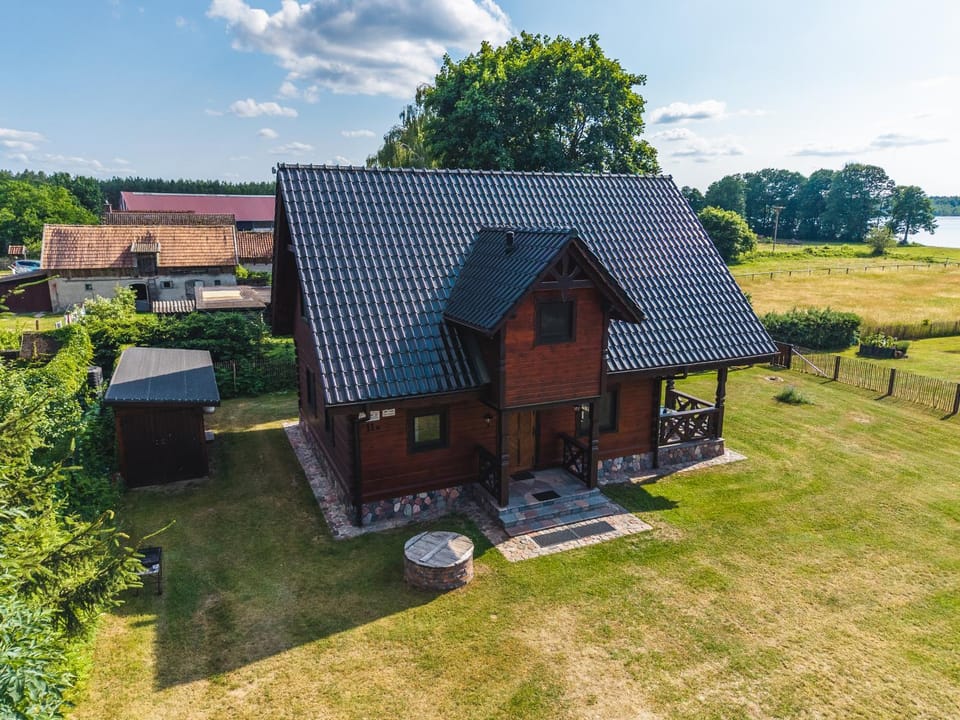 NussDom nad samym jeziorem House in Poland