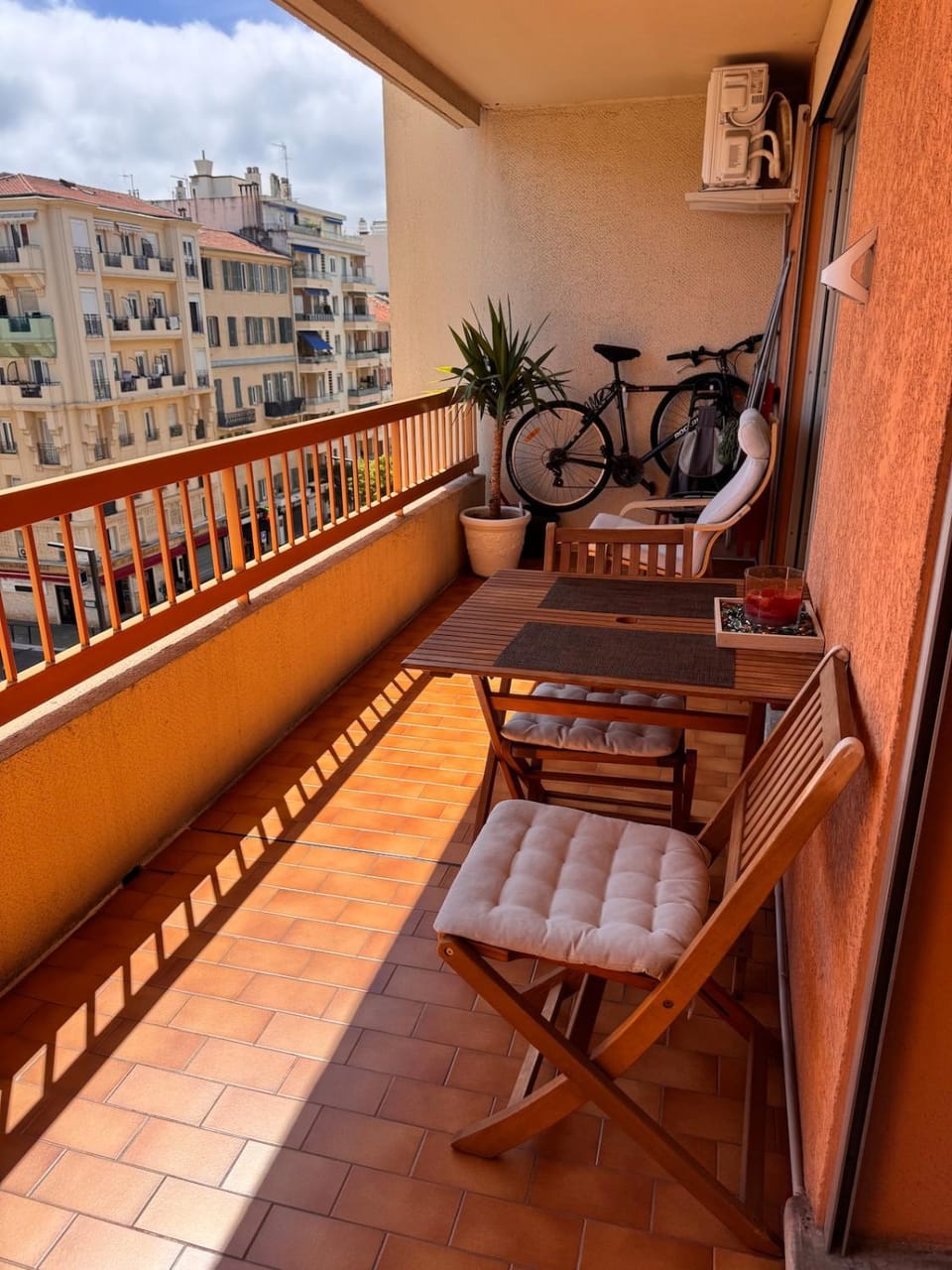 Beautiful bright 2-bedroom apartment 1 minute from the beach Apartment in Nice