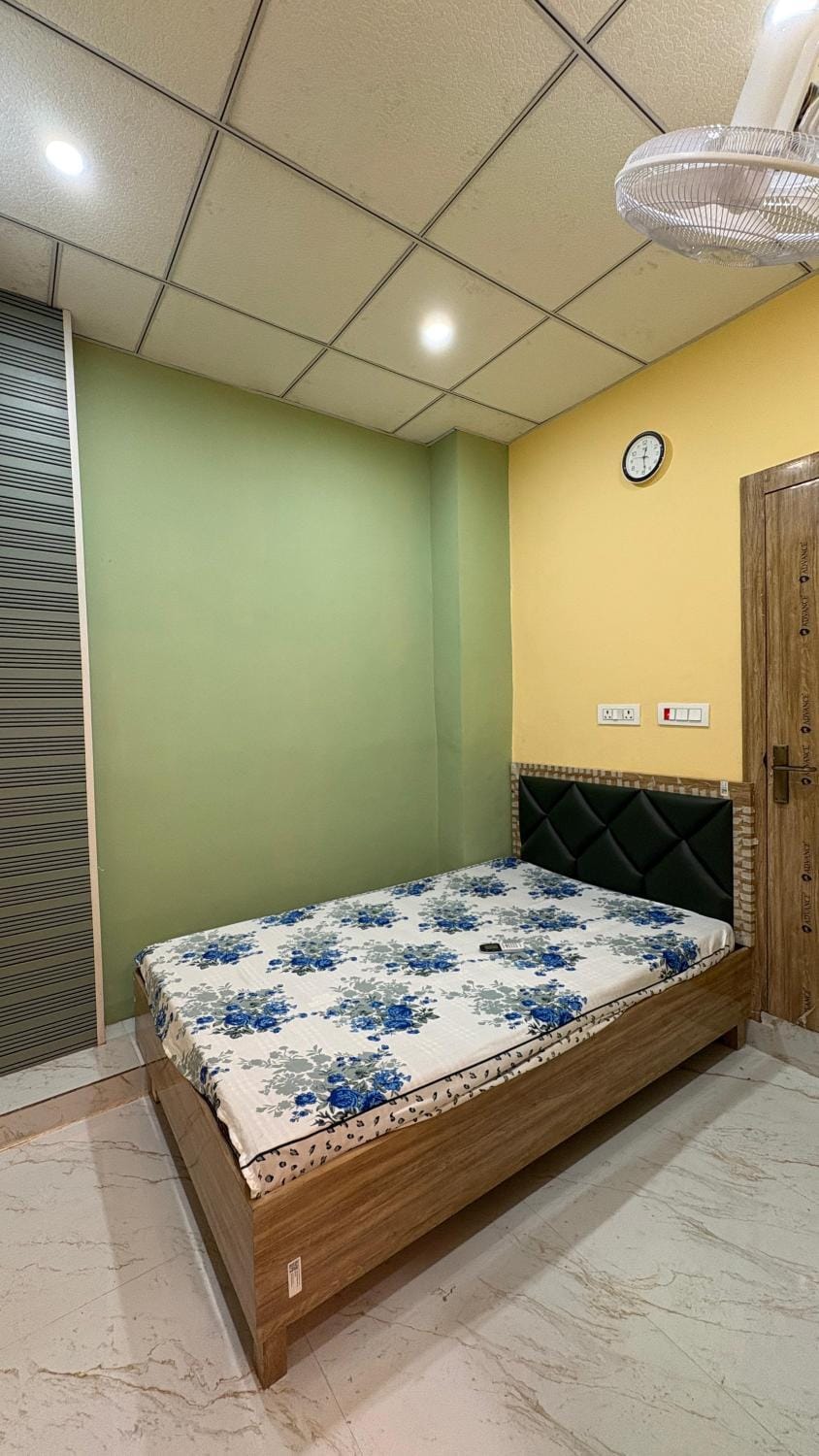 Bed, Photo of the whole room, Bedroom, air conditioner