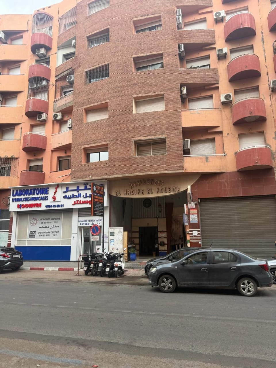 Au centre de gueliz avec piscine , climatisation et parking gratuit Apartment in Marrakesh
