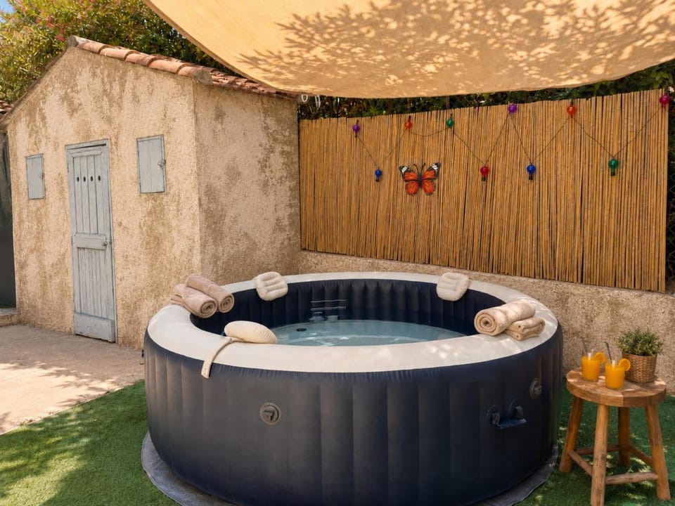 Hot Tub, Hot Tub