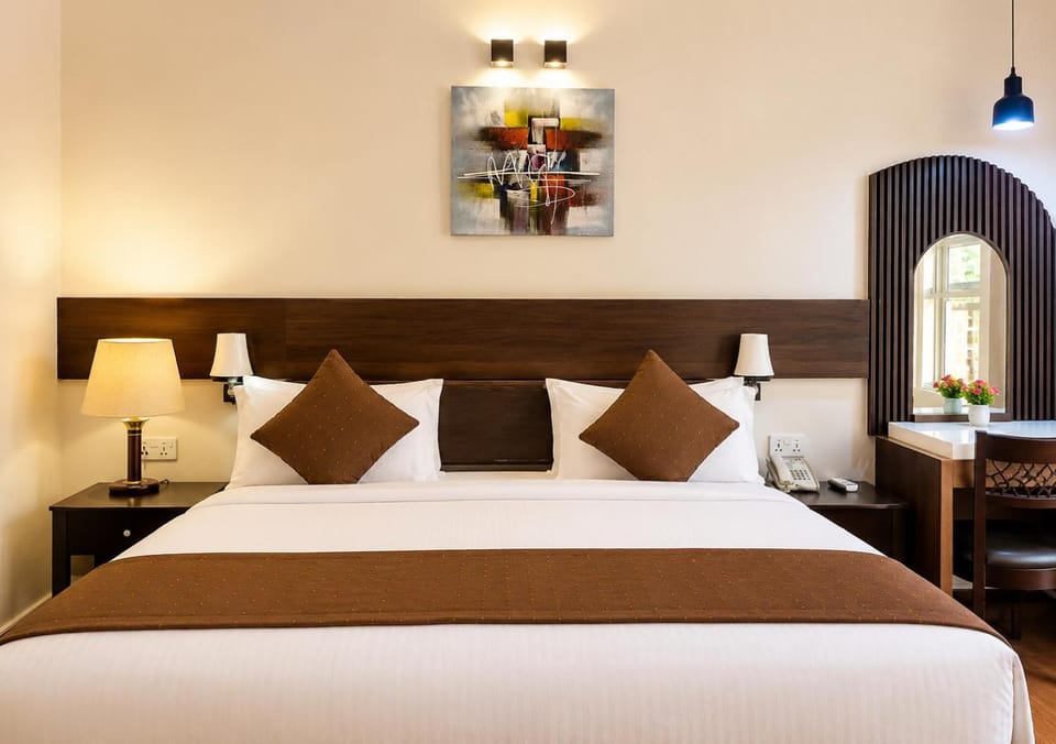 Property building, Bed, Bathroom, View (from property/room), Photo of the whole room, Bedroom, Food, room service, VIP