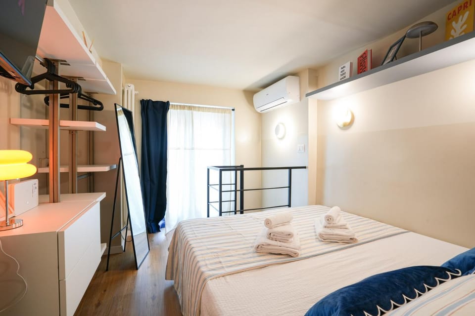 Bed, Photo of the whole room