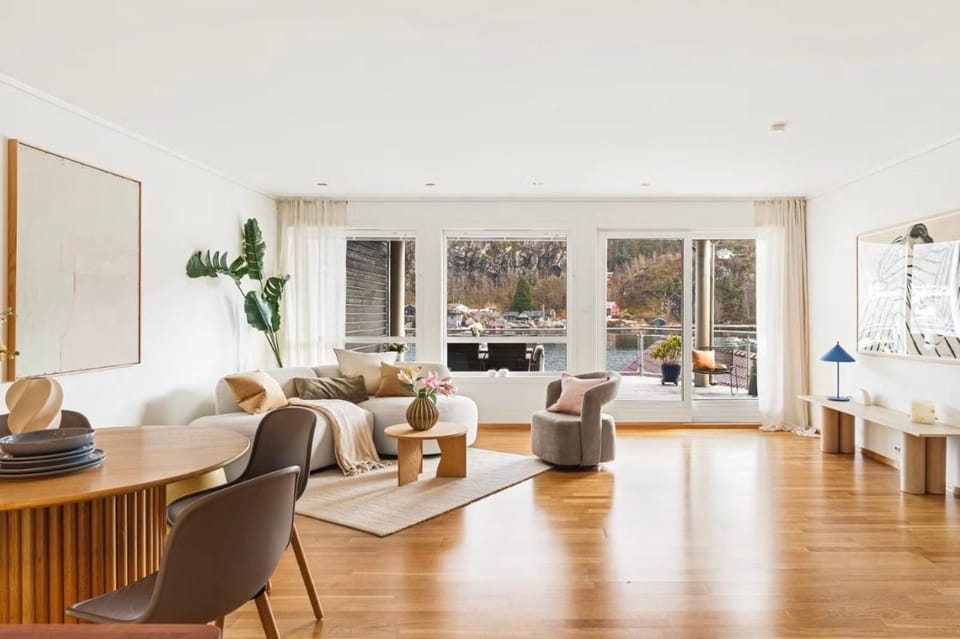 Living room, Photo of the whole room, Seating area, Dining area