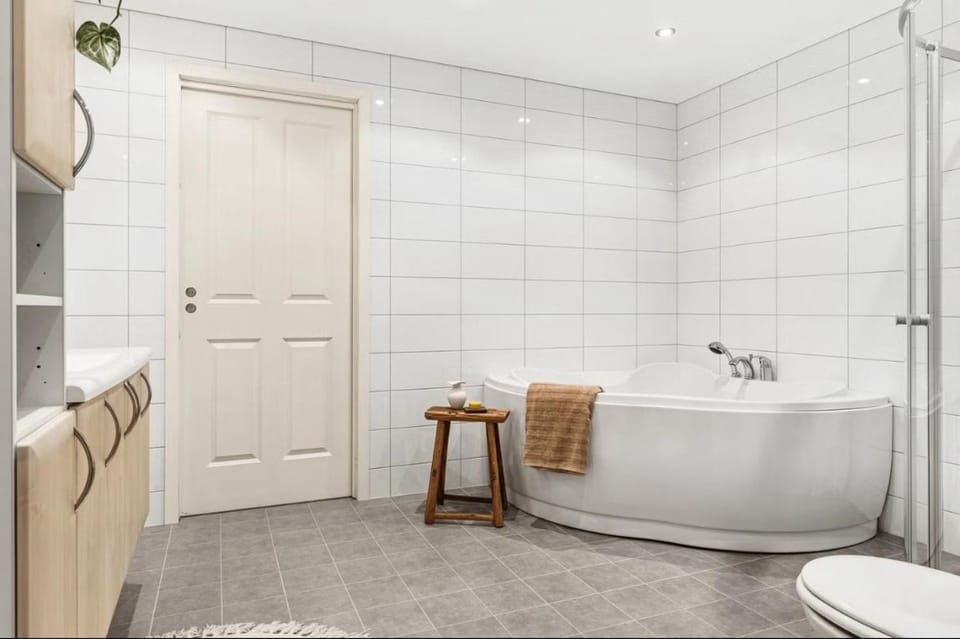 Shower, Toilet, Bathroom, Bath, towels