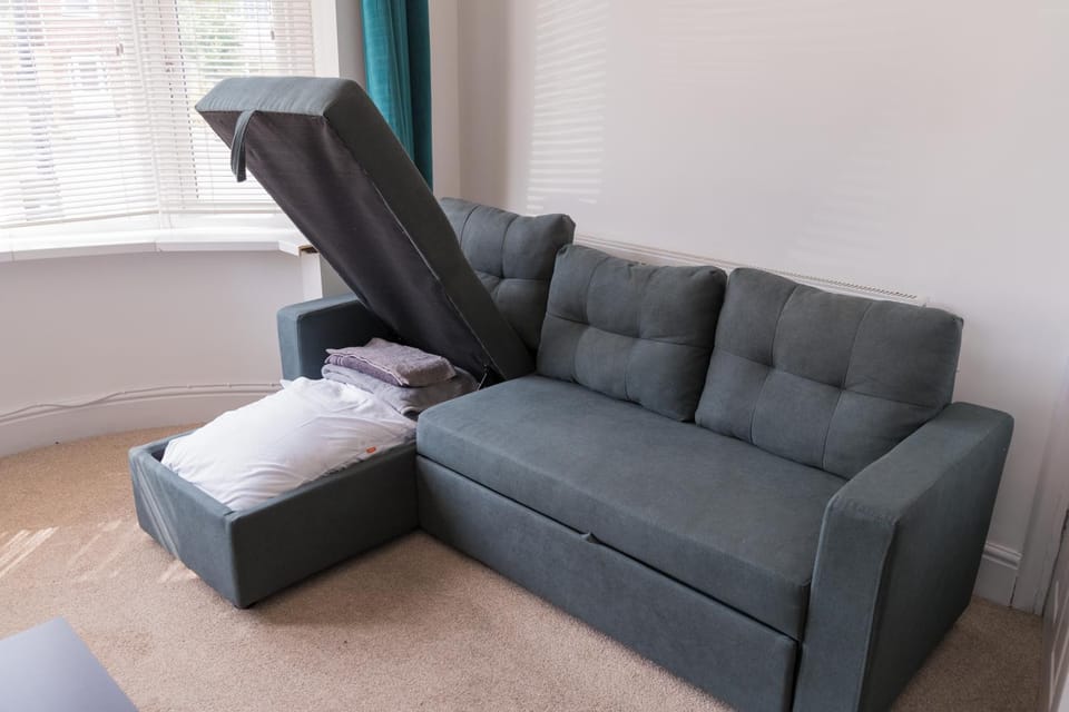 Semi Detached House-Driveway-Central 25 min walk-Garden-King Bed-Dining Area-55-inch Smart TV-Workstation-500Mbps WiFi House in Leicester