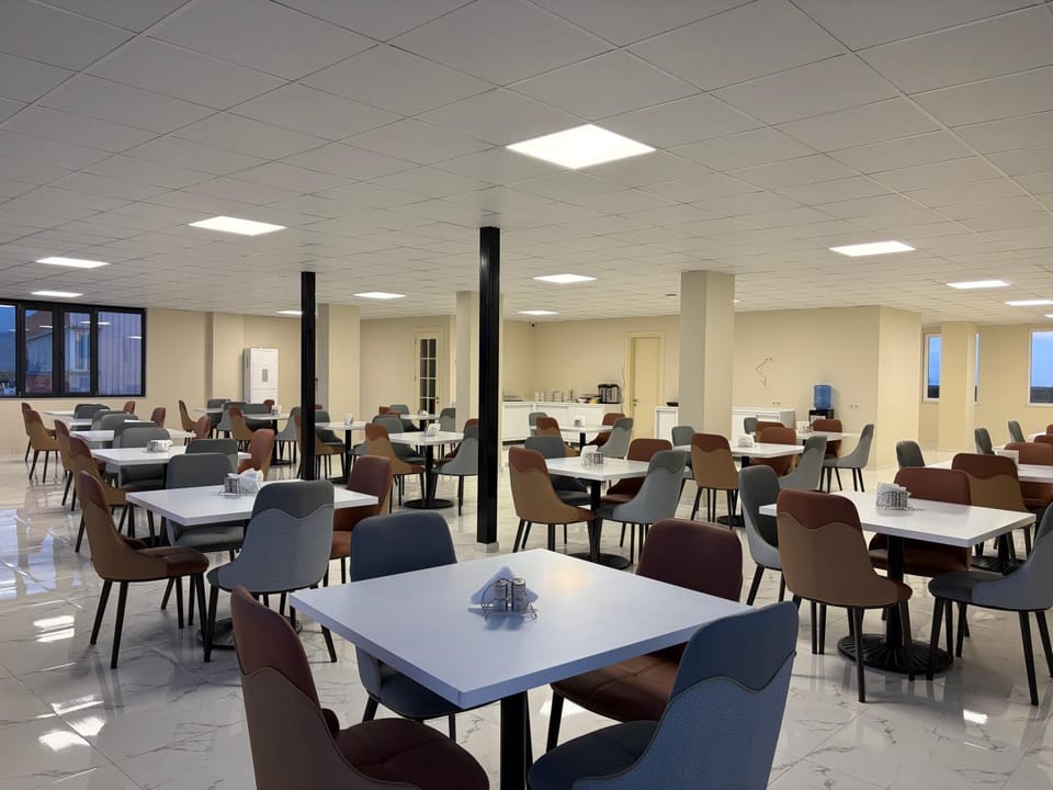 Restaurant/places to eat, Restaurant/places to eat