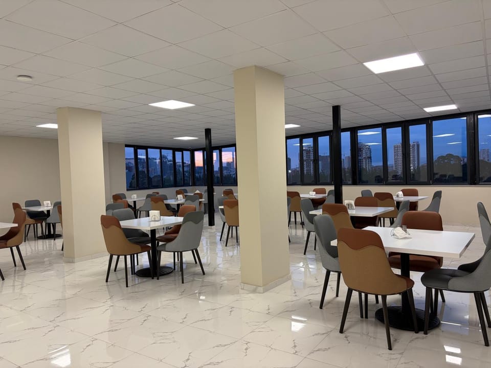 Restaurant/places to eat, Restaurant/places to eat