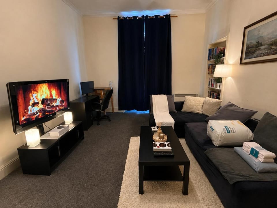 Warm & Spacious 2BR Edinburgh Stay Apartment in Edinburgh
