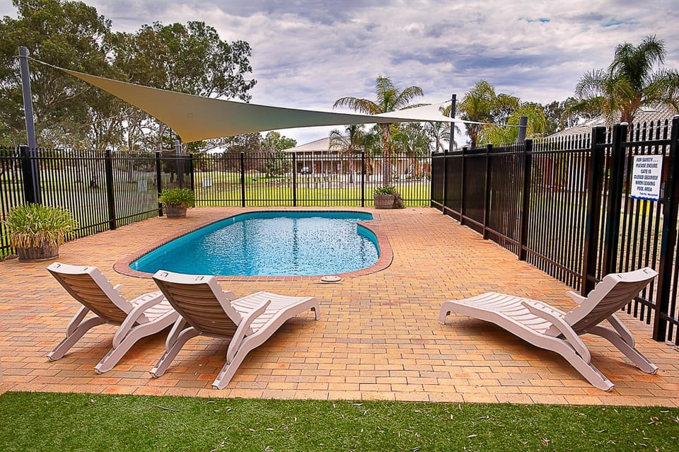 Pool view, Swimming pool, sunbed