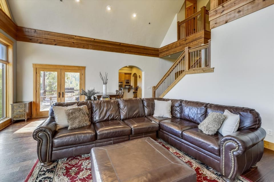 Swift Getaway: Private Breckenridge Home with Hot Tub, Dog Friendly, EV Charger House in Breckenridge