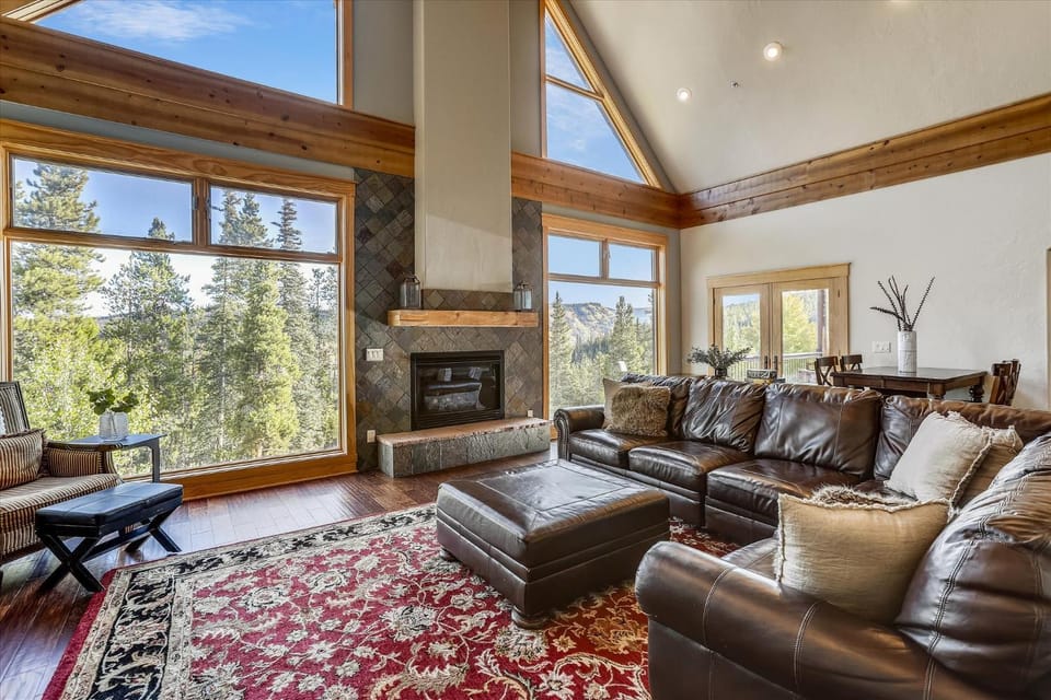 Swift Getaway: Private Breckenridge Home with Hot Tub, Dog Friendly, EV Charger House in Breckenridge