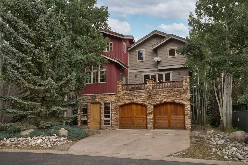 Experience the charm of Frisco at Streamside Lane, Pet friendly House in Frisco