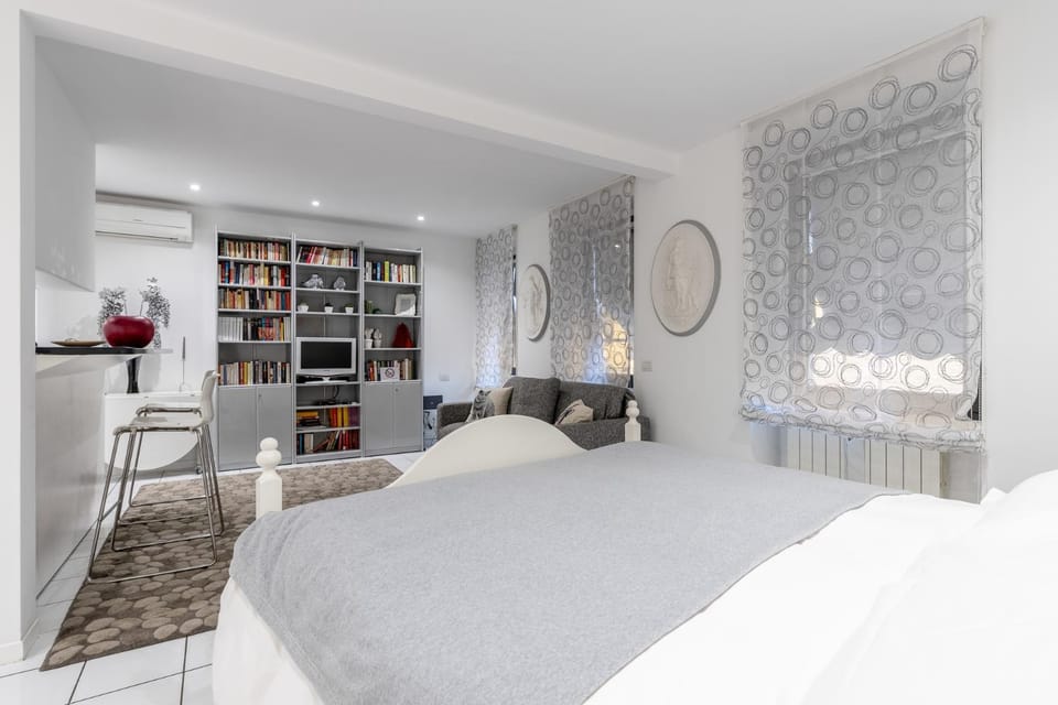 Bed, Living room, Photo of the whole room, Dining area, Bedroom, air conditioner