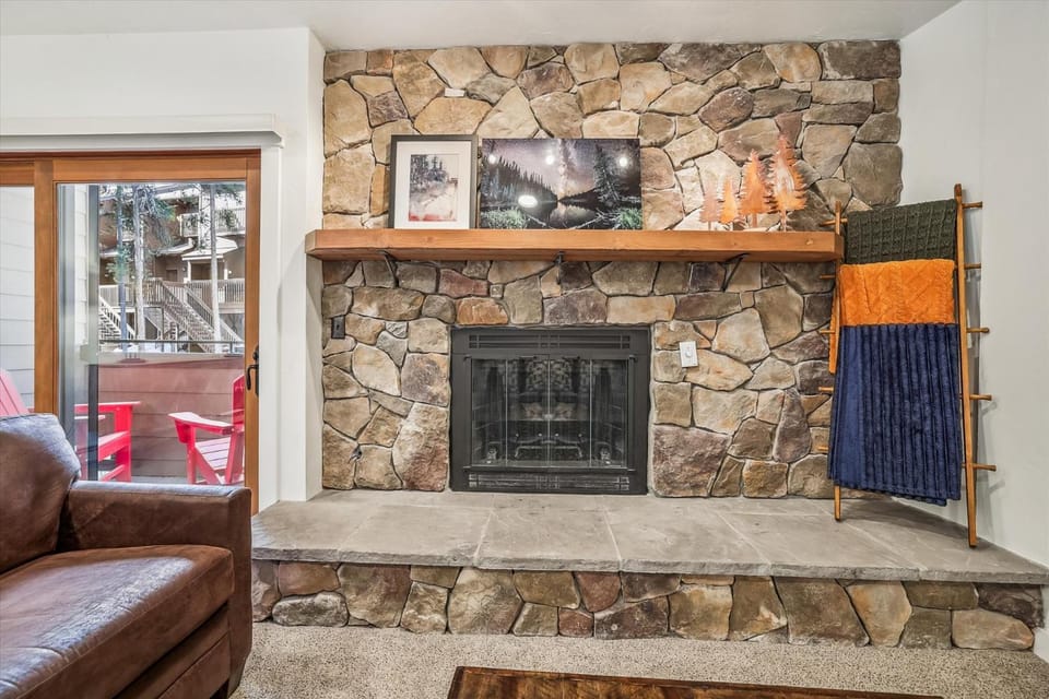 Sundowner II 201: Updated Breckenridge Condo Near Snowflake Lift, Onsite Hot Tub Apartment in Breckenridge
