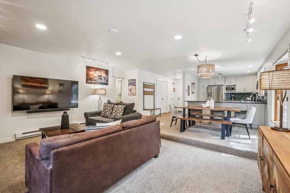 Sundowner II 201: Updated Breckenridge Condo Near Snowflake Lift, Onsite Hot Tub Apartment in Breckenridge