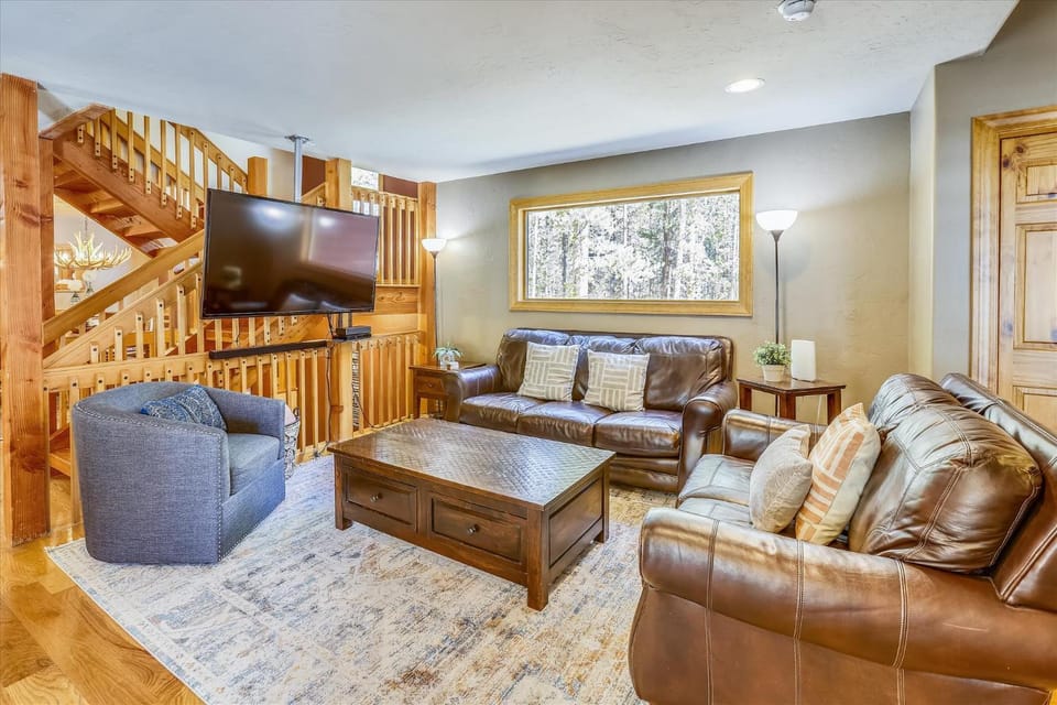 Snowy River Retreat, Quiet and Peaceful Rustic Private Home in Breckenridge, Hot Tub House in Breckenridge