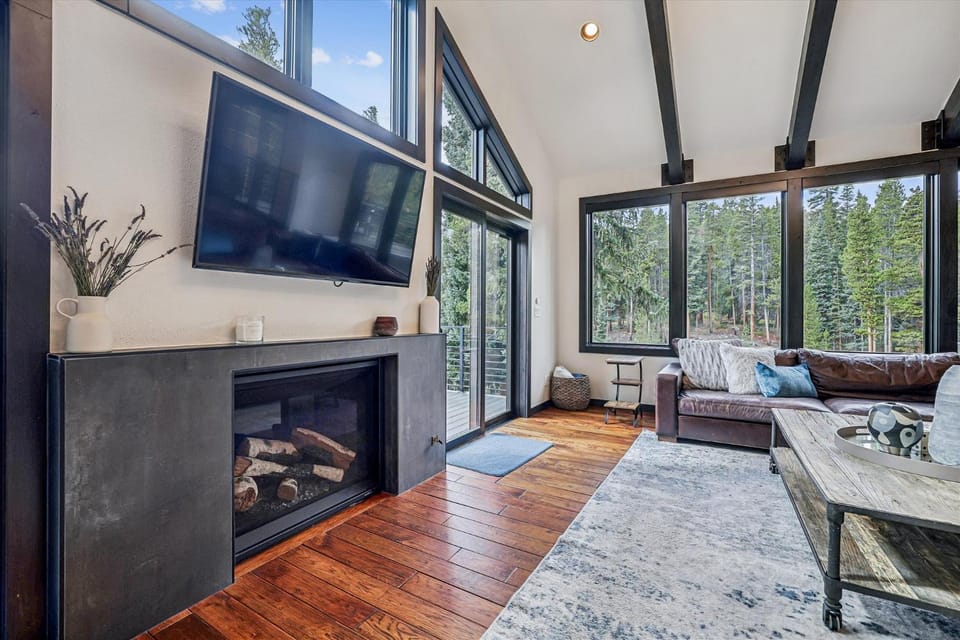 Experience luxury at the Summit Solitude Estate, surrounded by stunning wooded views House in Blue River