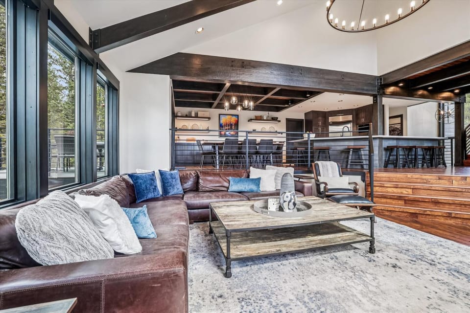 Experience luxury at the Summit Solitude Estate, surrounded by stunning wooded views House in Blue River