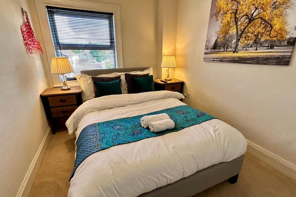 Character Bedford Apartment with Two Bedrooms Apartment in Bedford