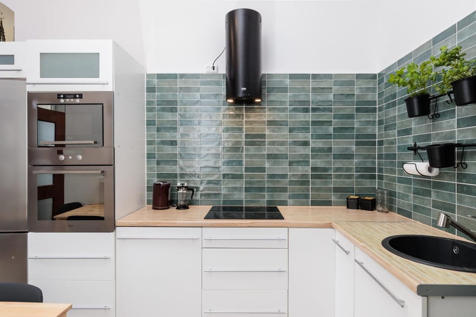 Coffee/tea facilities, Kitchen or kitchenette, Decorative detail, oven, stove