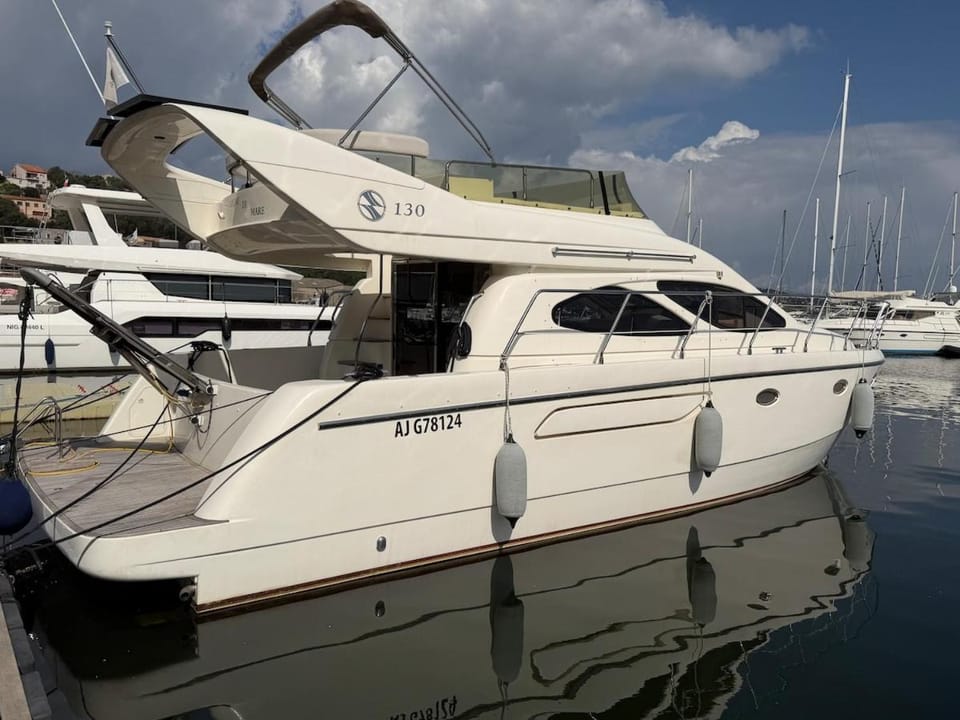 Unique stay aboard a boat Docked boat in Porto-Vecchio